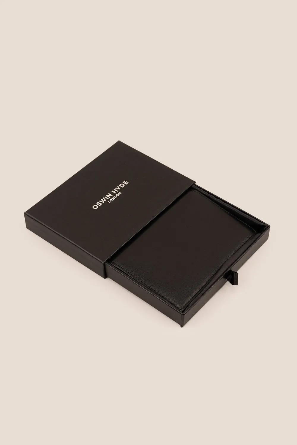 Covent Black Grain Passport Holder