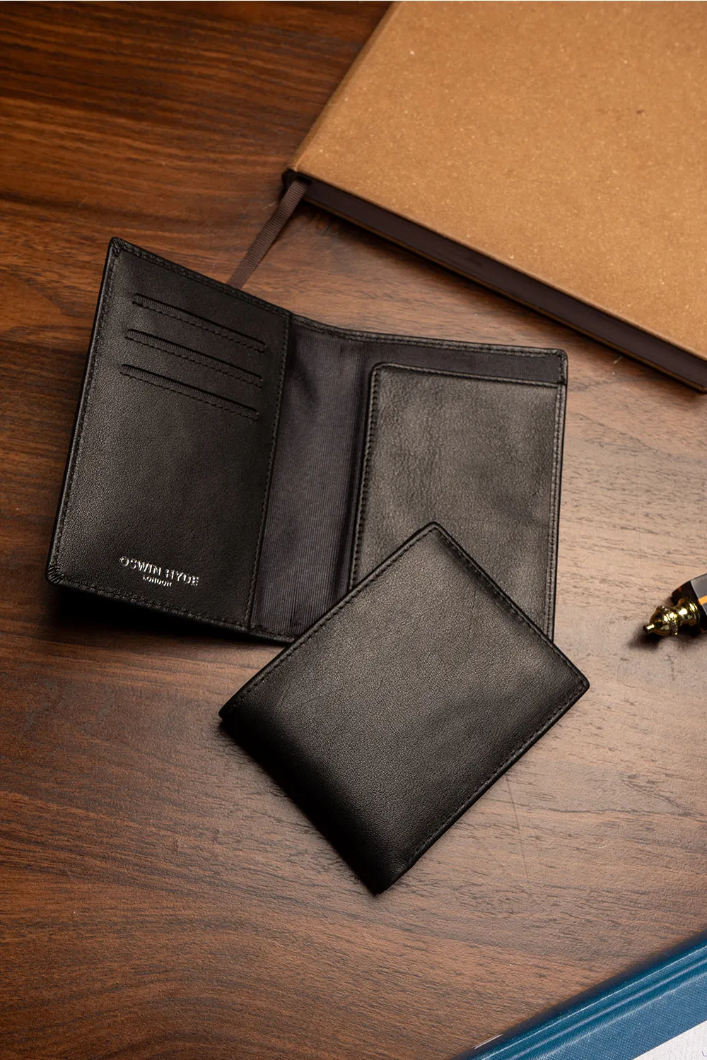 Covent Black Grain Passport Holder