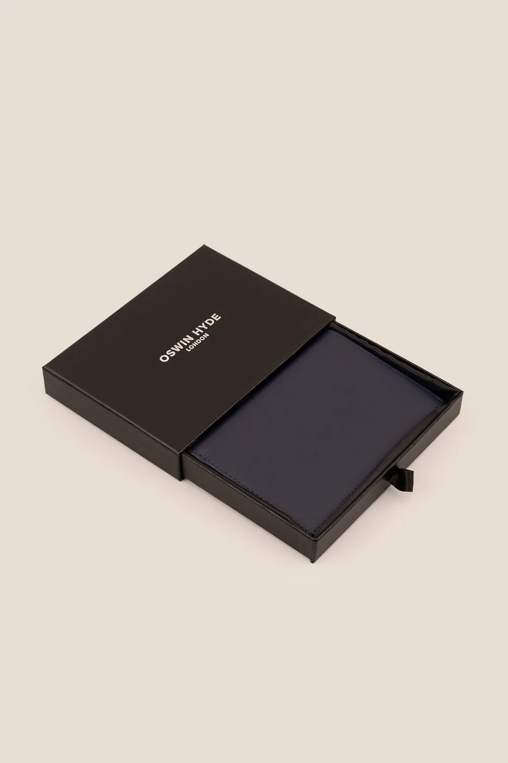 Covent Navy Grain Passport Holder