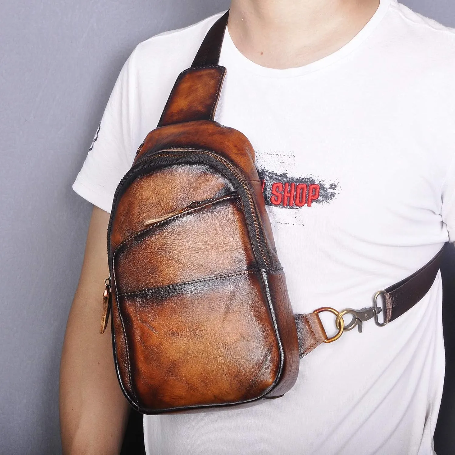 Le'aokuu Men Outdoor Casual Travel Hiking Tea Crossbody Chest Sling Bag Rig One Shoulder Strap Bag Backpack Men Leather(8010 Karamell)…