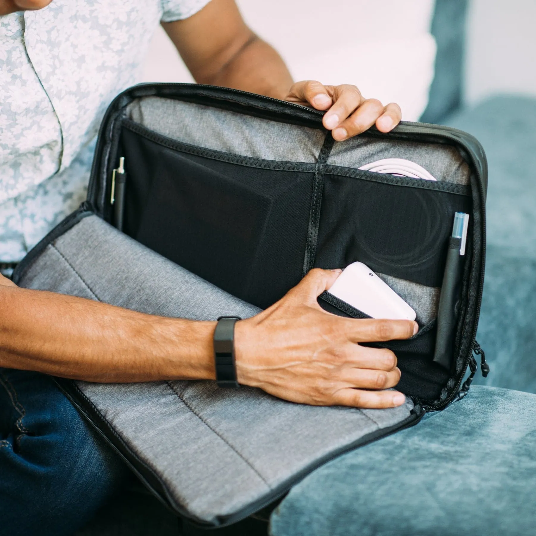 Nomatic Tech Case