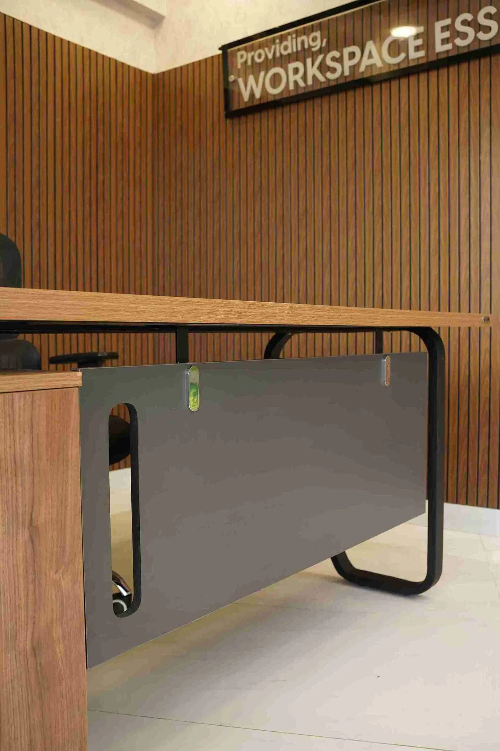 SLYN Manager Desk