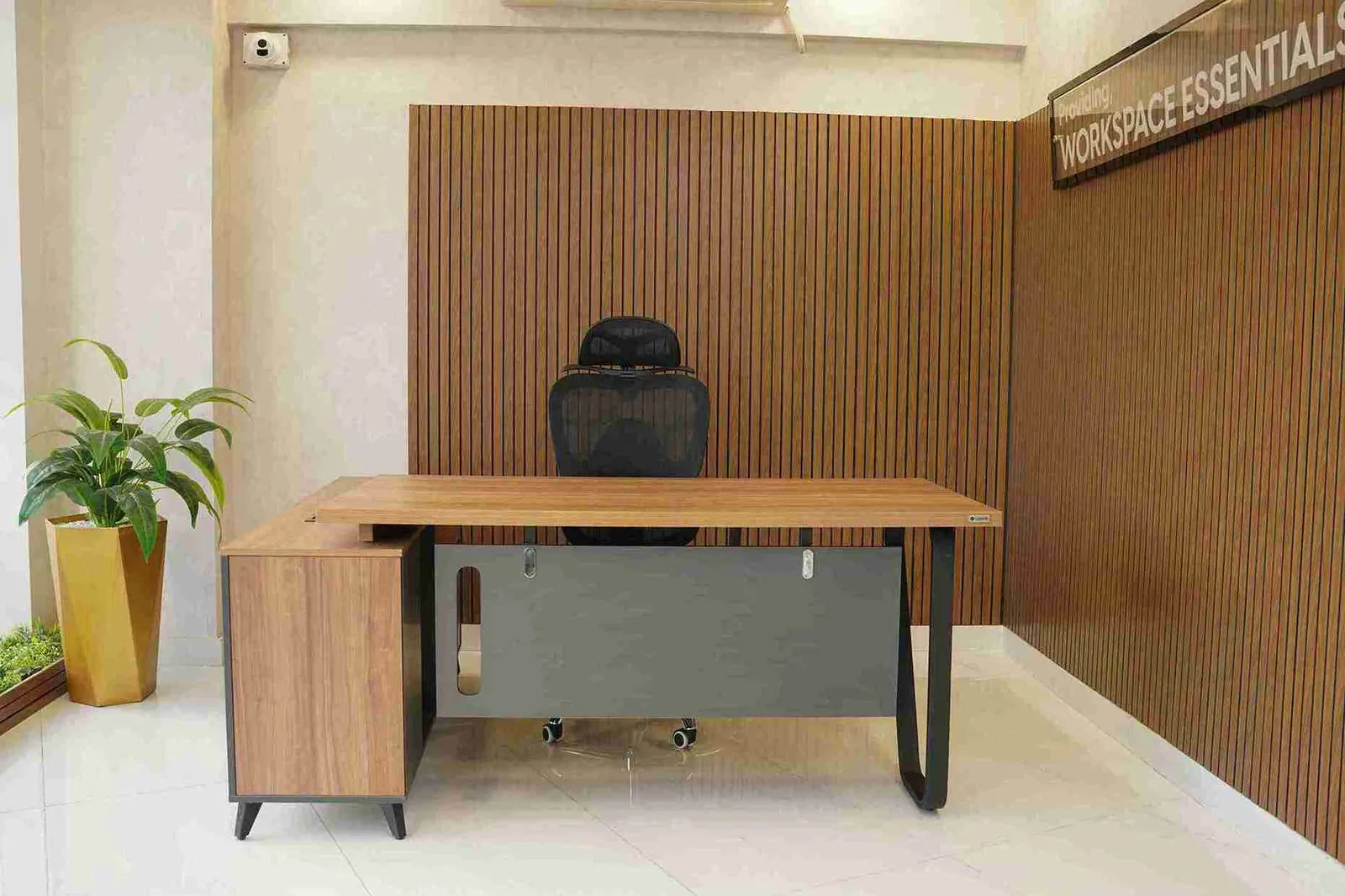 SLYN Manager Desk