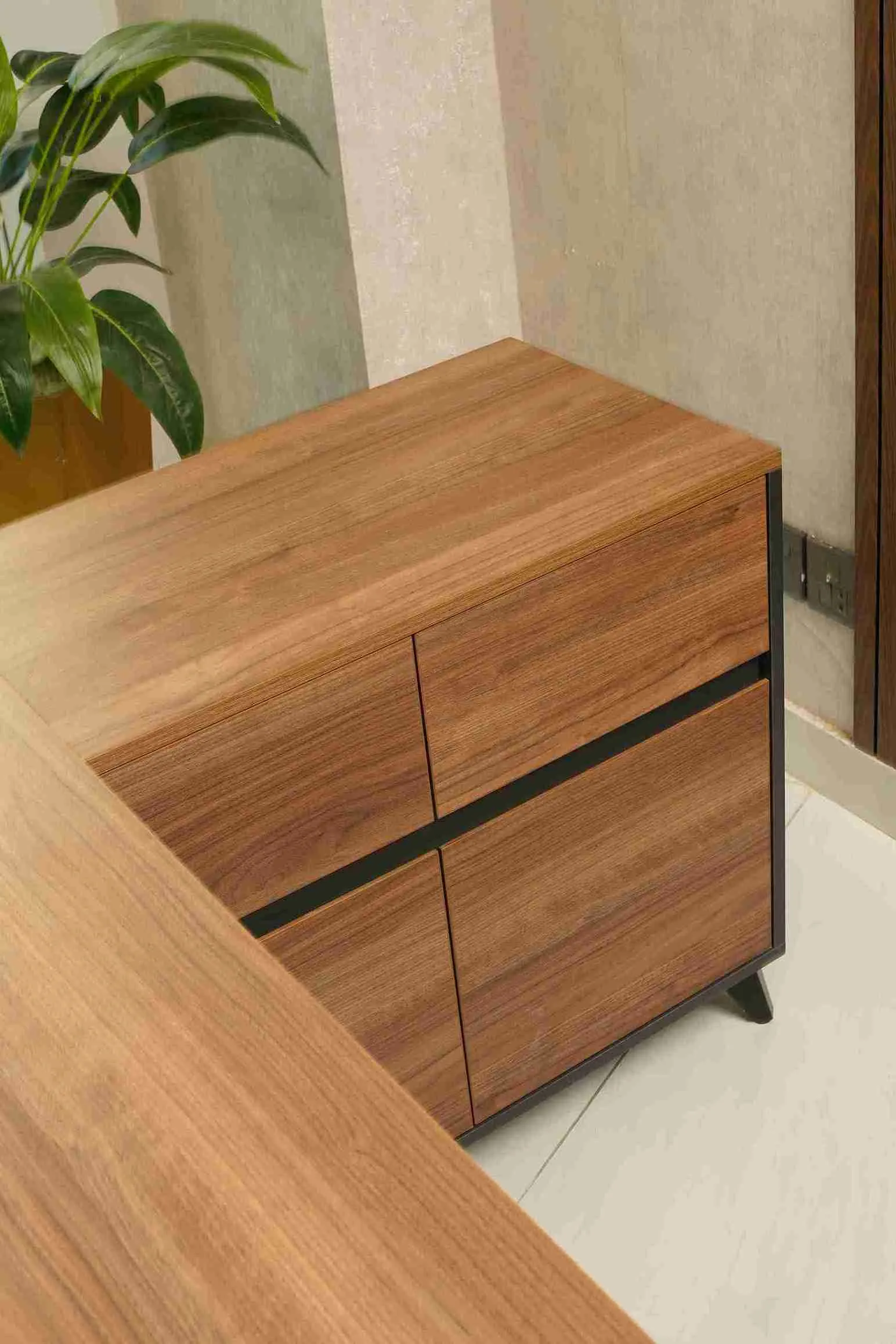 SLYN Manager Desk