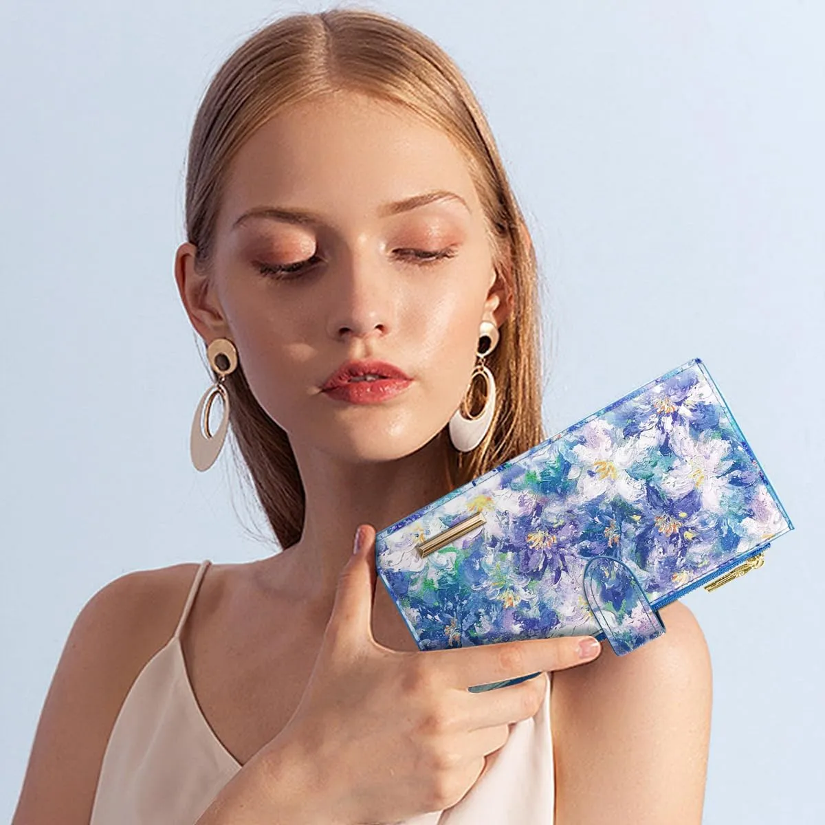 Womens RFID Blocking Large Capacity Wallet Multi Card Organizer Bifold Wallet for Women with Zipper Pocket